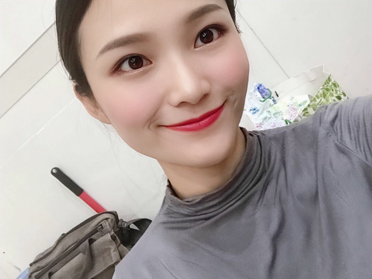 从小被人说是北方人的长相 下颌角明显的国字脸,骨架超大,完全没有