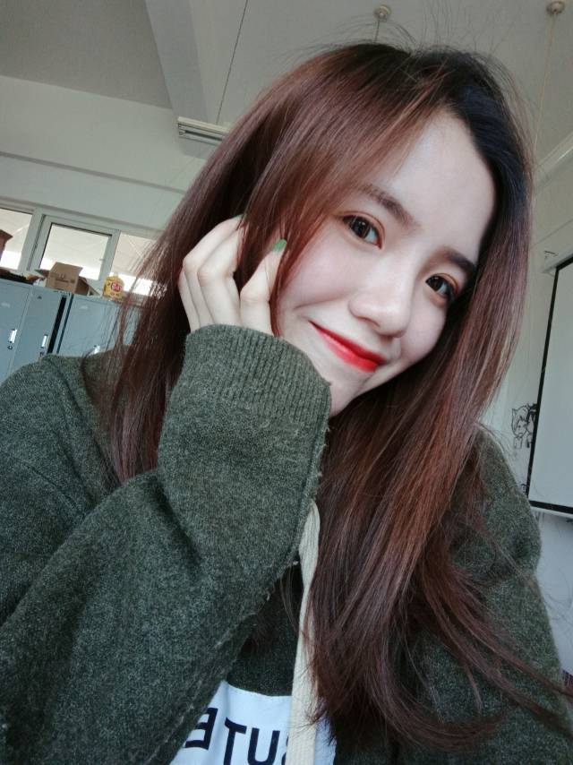 一丝丝新疆人  但我是土生土长的湖南人 我认为更偏向湖南人的长相