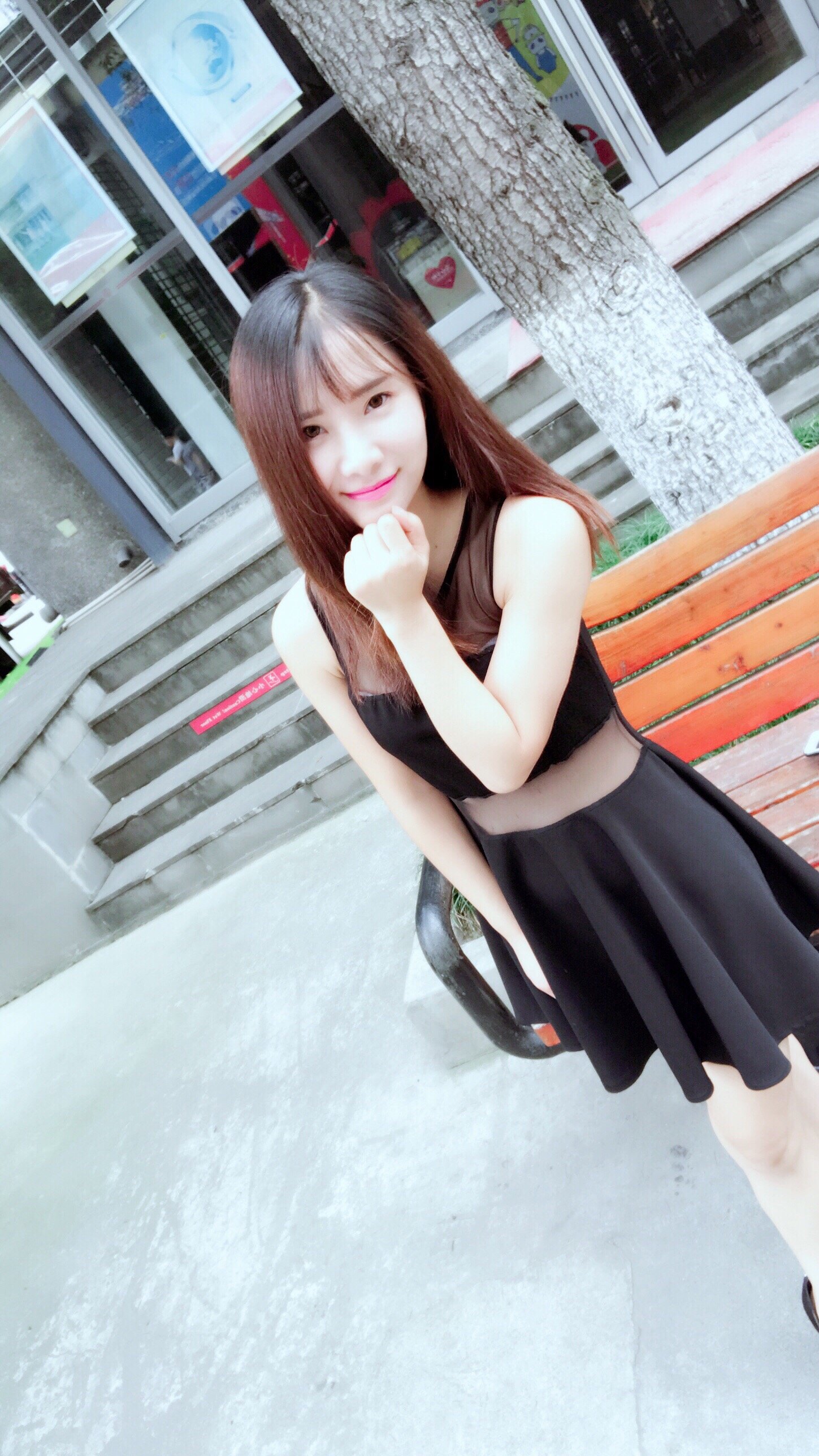 土味拍照姿势摸下巴