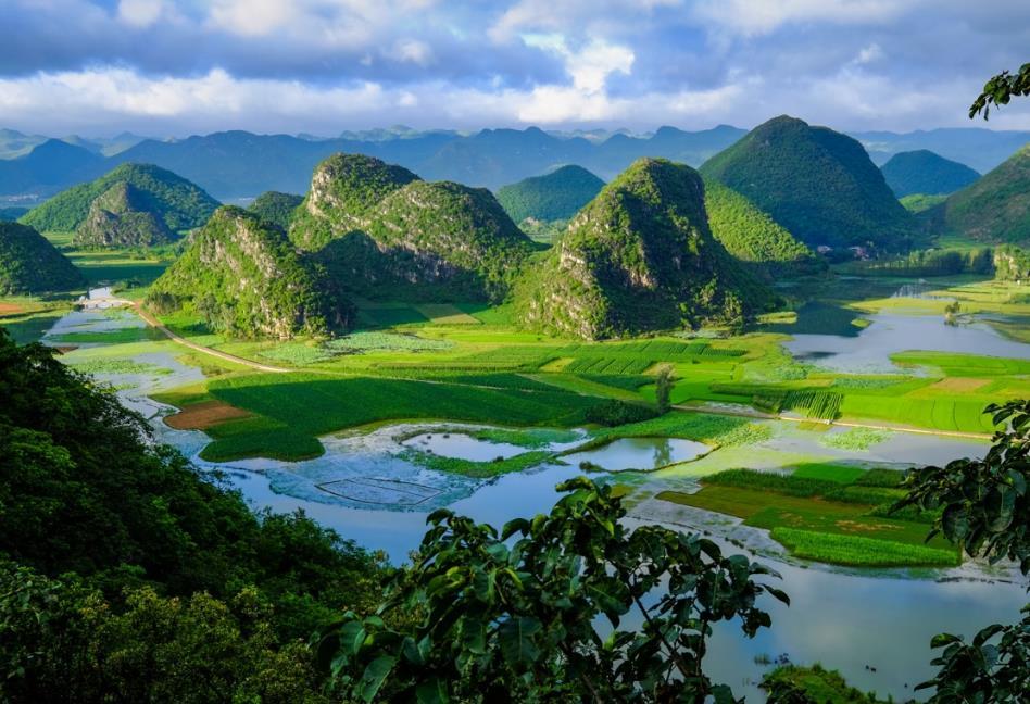 地处西南边陲,位于云贵高原,山川众多,气候宜人的云南.