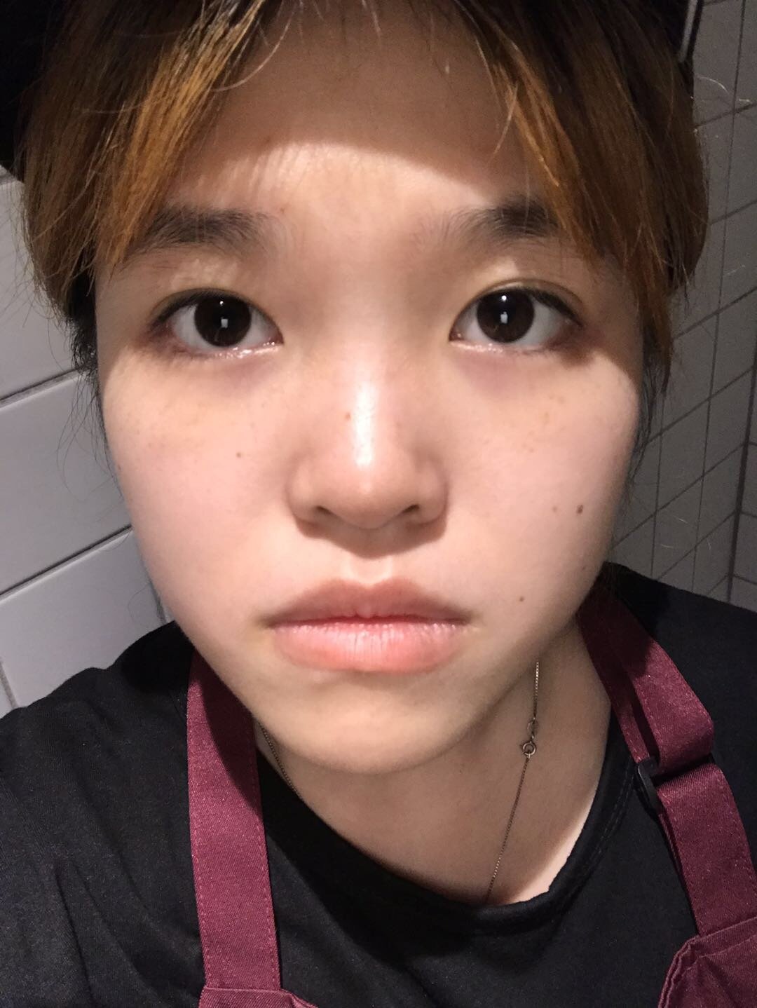感觉自己脸上bug真的超级多,,,什么山根低啊地包天鼻