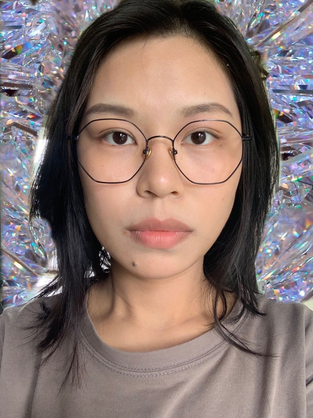 没有素颜照片用带妆来凑前面几张前置无美颜就是美图秀秀马赛克有点奇