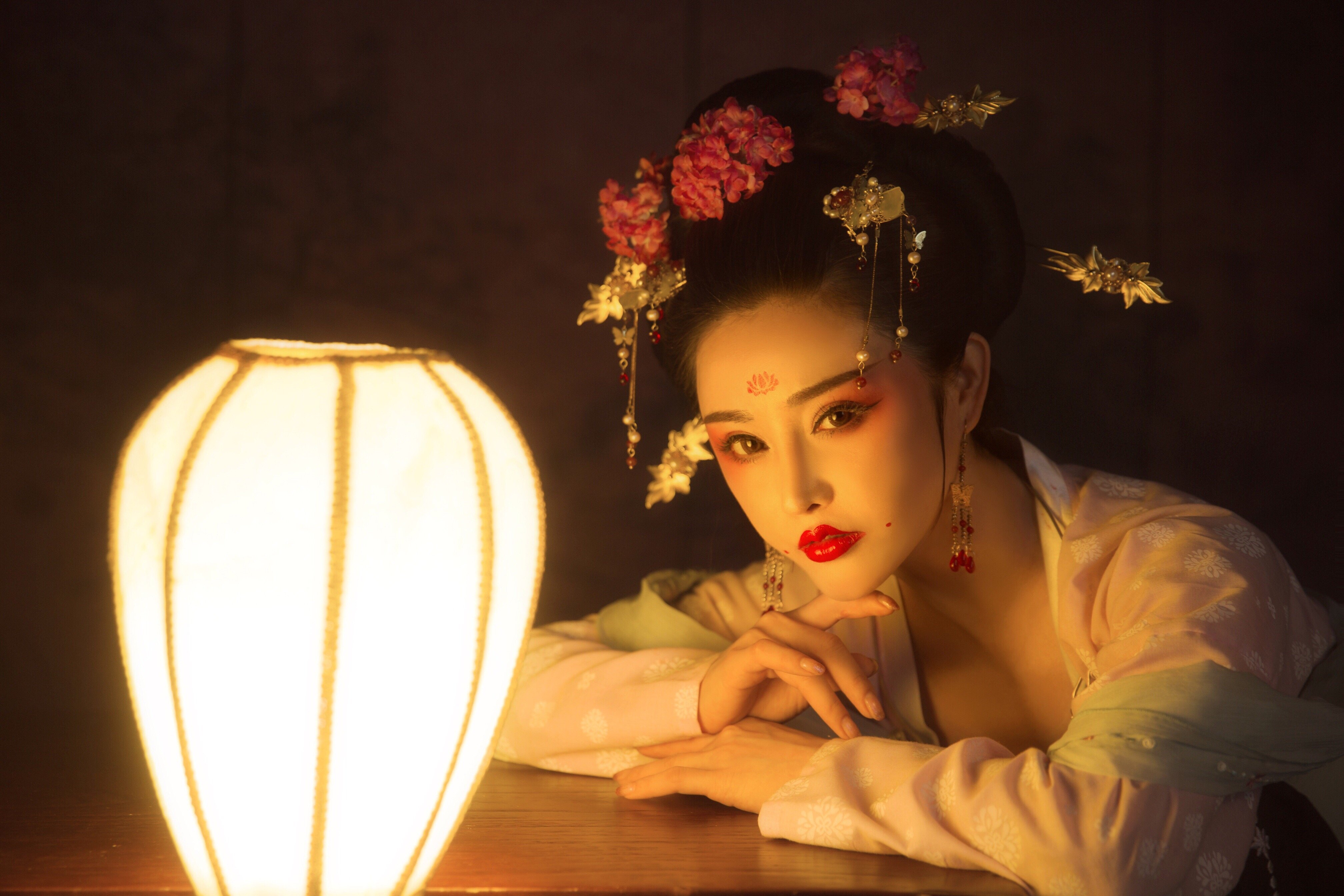 关于唐妆那些有趣的事情1妆靥.点在嘴角边的红点.