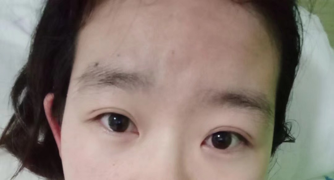 没有美颜,没有美瞳,唯一好看的就只有眼睛了