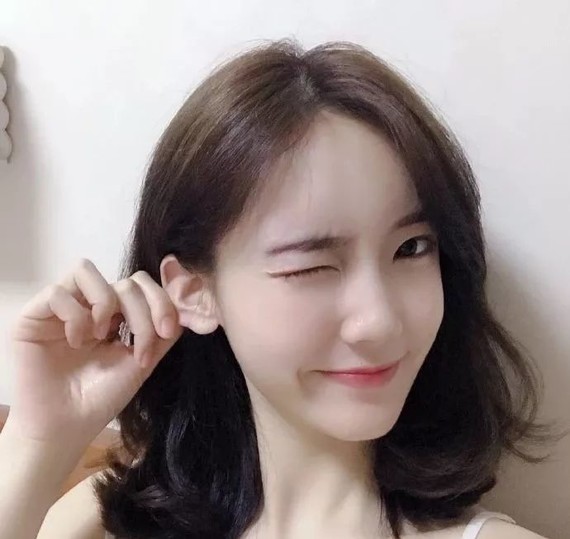 特别巧的是,她也转发了刘子瑜的这件事.