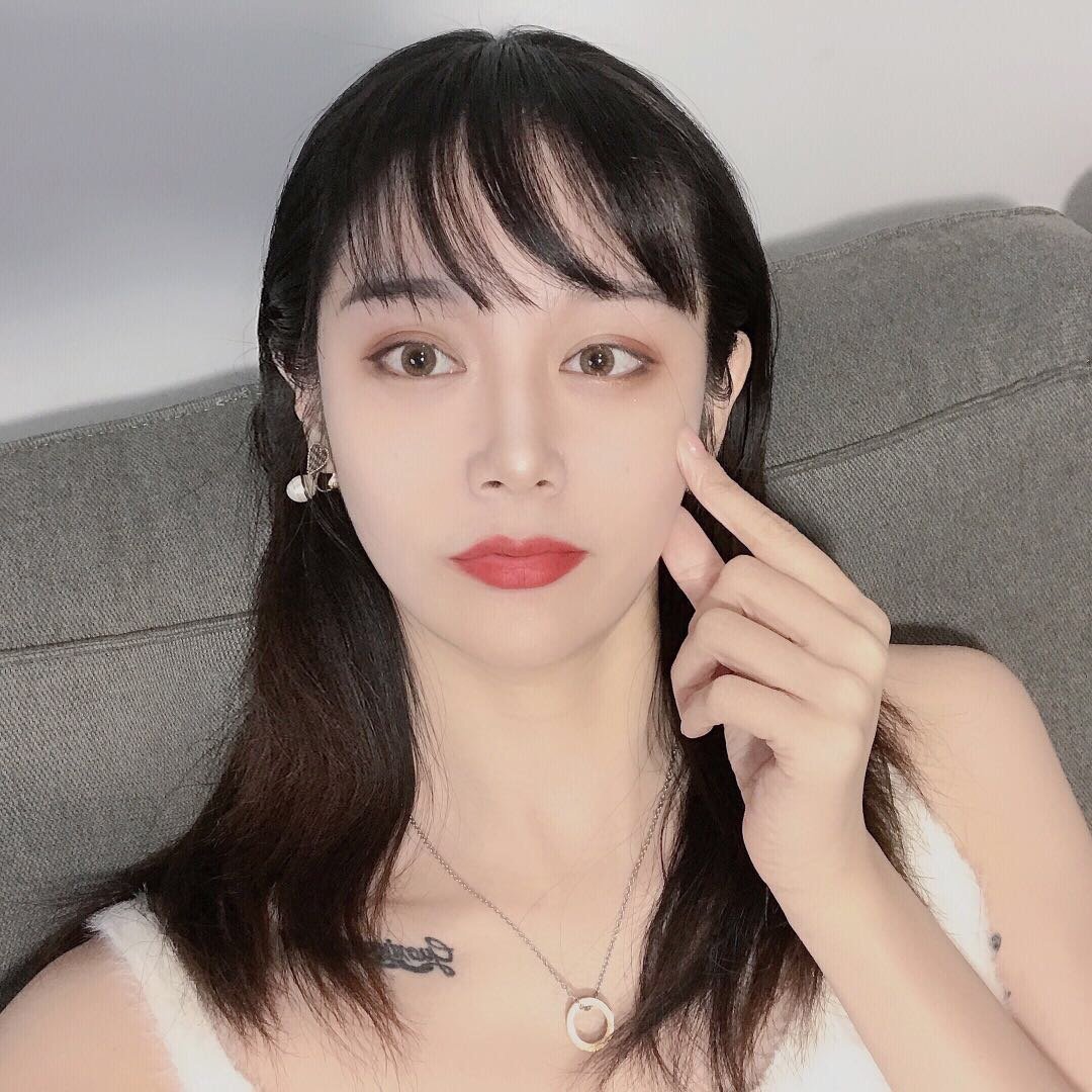 齐刘海的我会显得年轻些吧 头像图哈哈