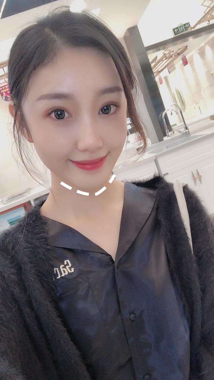 圆圆脸和小v脸的距离可能就是一个下巴