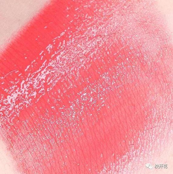 2号是带有少许珠光的暖粉色