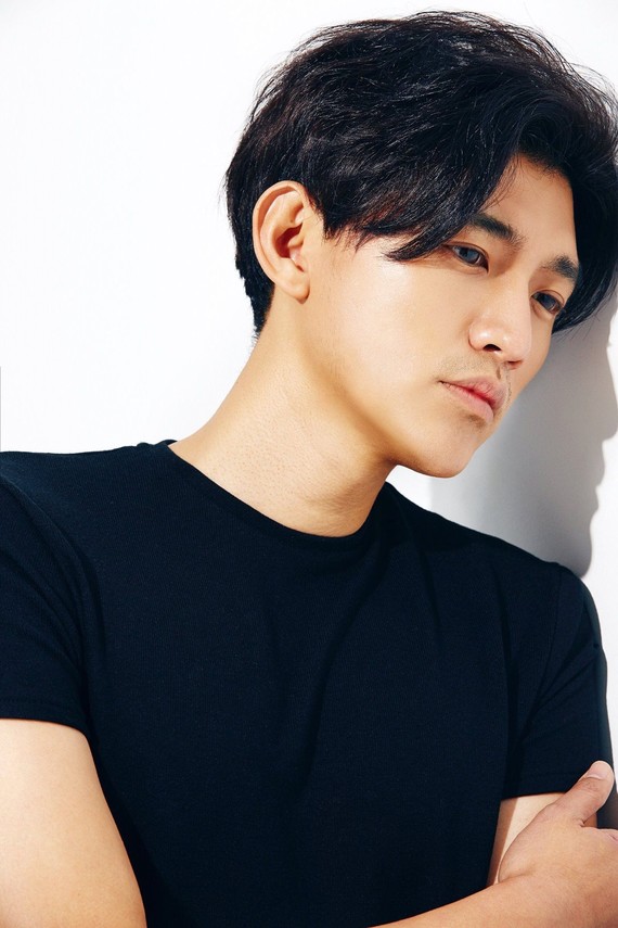 时候有点杀马特之前再刷这个剧觉得好帅啊小奶狗的感觉男主江猛的弟弟