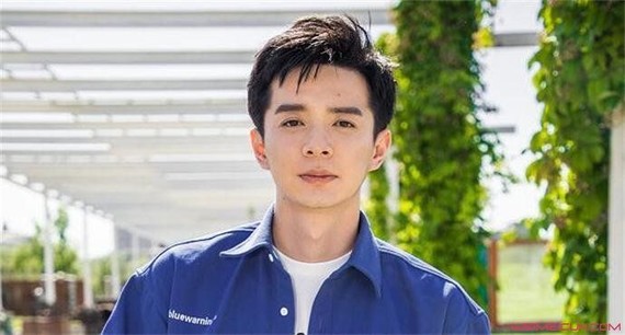 这两张图其实并不是太像当年我看灵魂摆渡的时候一度以为是爱情公墓里