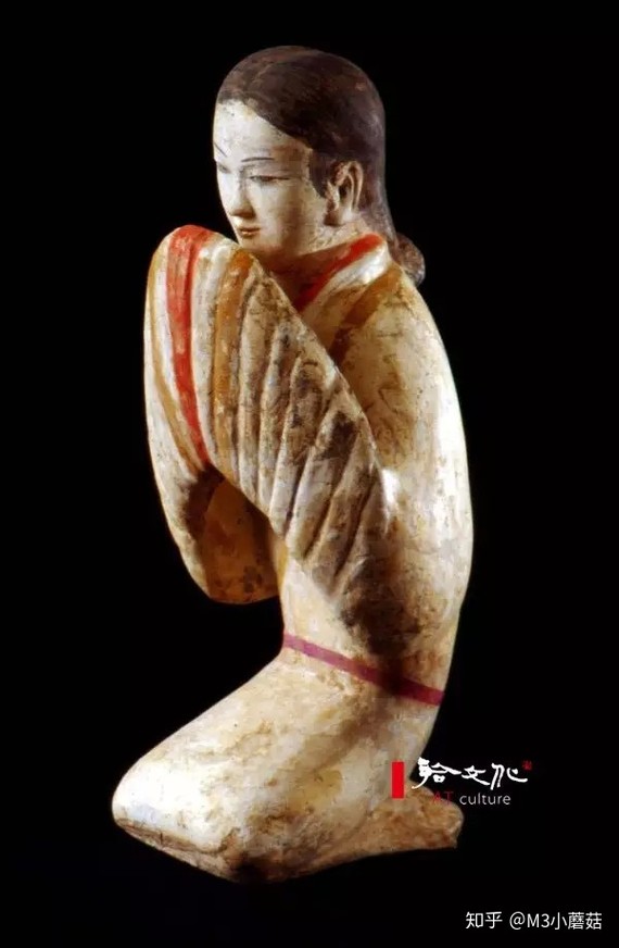 汉仕女俑传统东亚审美也是这个样子,你问问周围谁不喜欢窄而挺的鼻梁