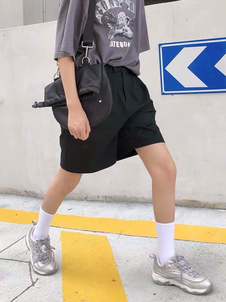 长袜搭配运动鞋呀