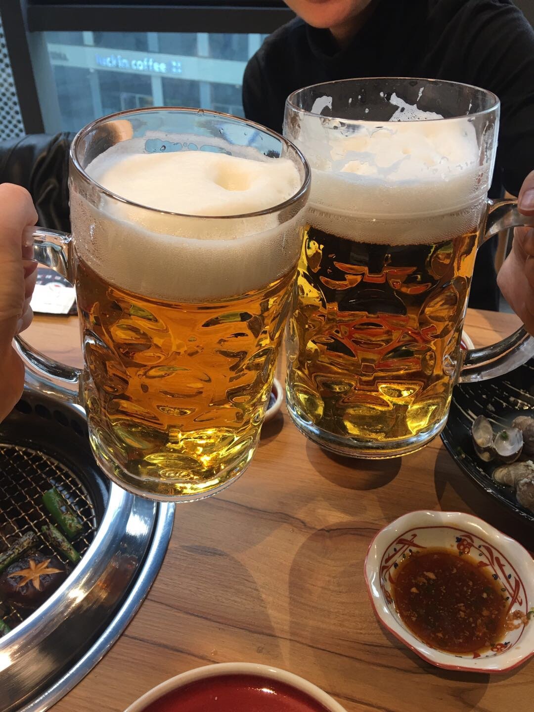 有酒有肉,干杯吧朋友