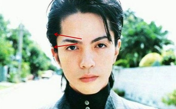 张国荣在1996年关锦鹏导演的《男生女相:中国电影