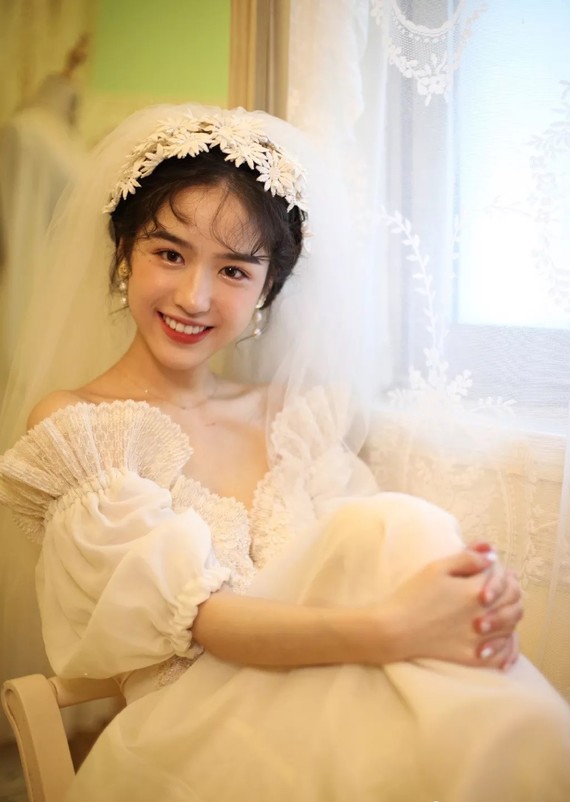 20岁比奶茶妹妹惊艳神似刘亦菲