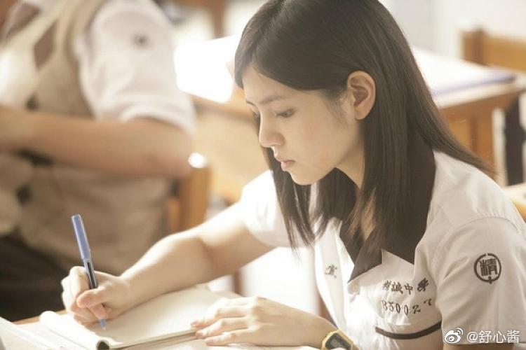 《左耳》里面的女主李珥,饰演者陈都灵