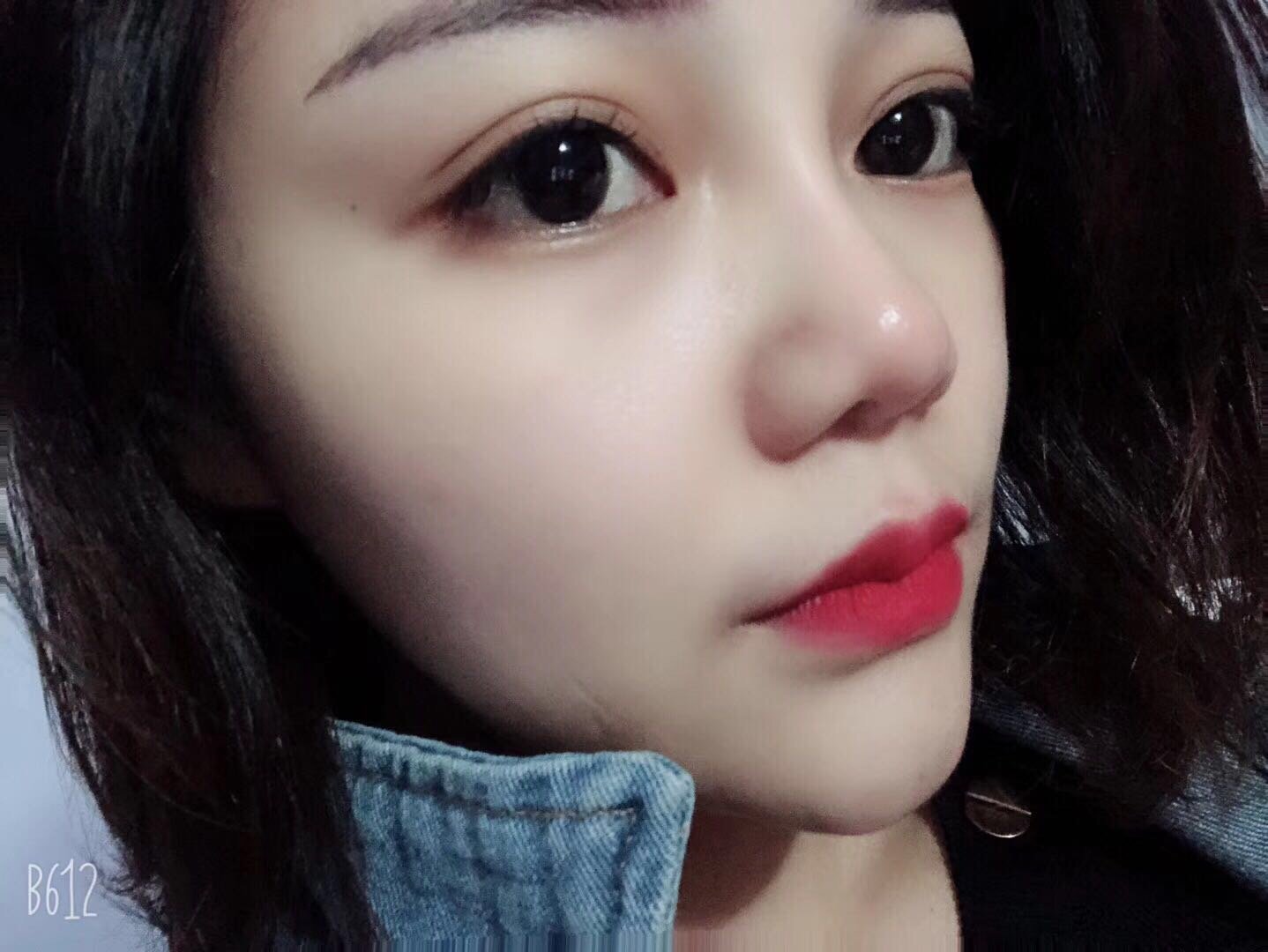 天然双眼皮,没动过,没有美瞳.