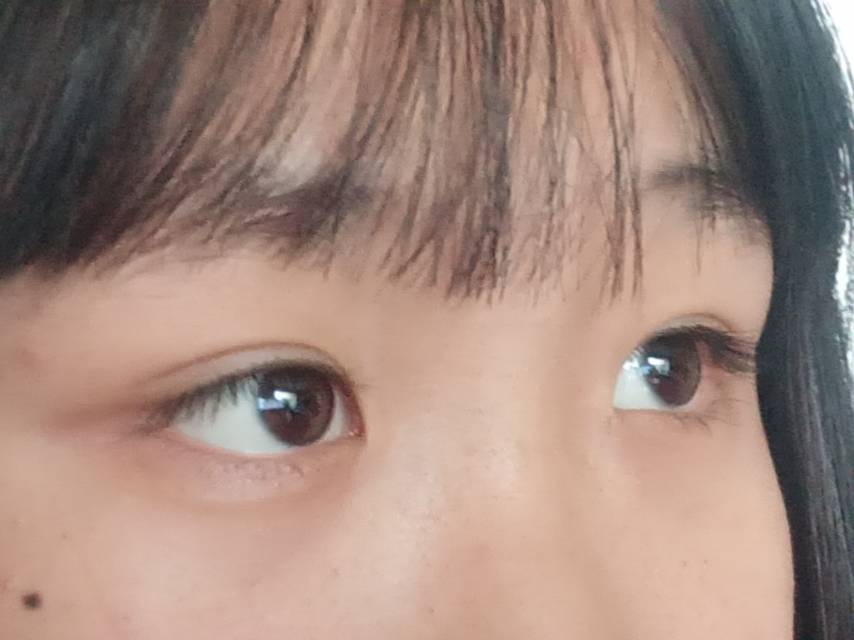 我感觉我是属于那种近看眼睛挺大 远看是斗鸡眼的那种 发布于
