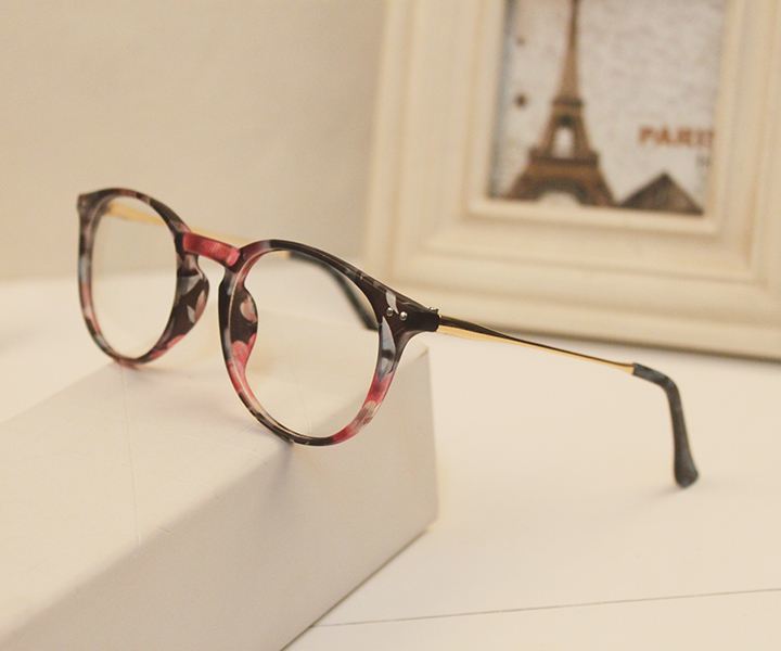 但是有些宝宝,两只眼睛的度数就会差很多:比如同样近视,但是两只眼睛