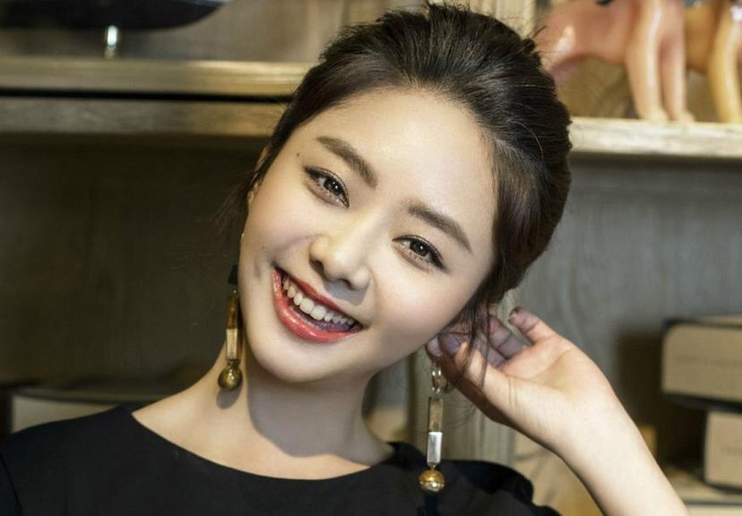 短圆脸搭配苹果肌更具幼态感!