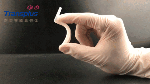 强光下可以依然保持隐形,弥补硅胶假体的一个大缺点——透光性