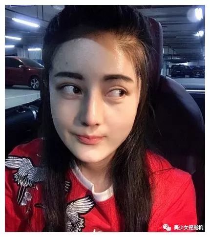 还有整成热巴的网红,高额头浓眉大眼高鼻梁都有了,但没有热巴的异域