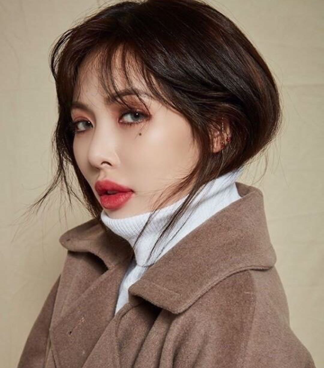 玄雅的嘟嘟唇感觉用力过度了