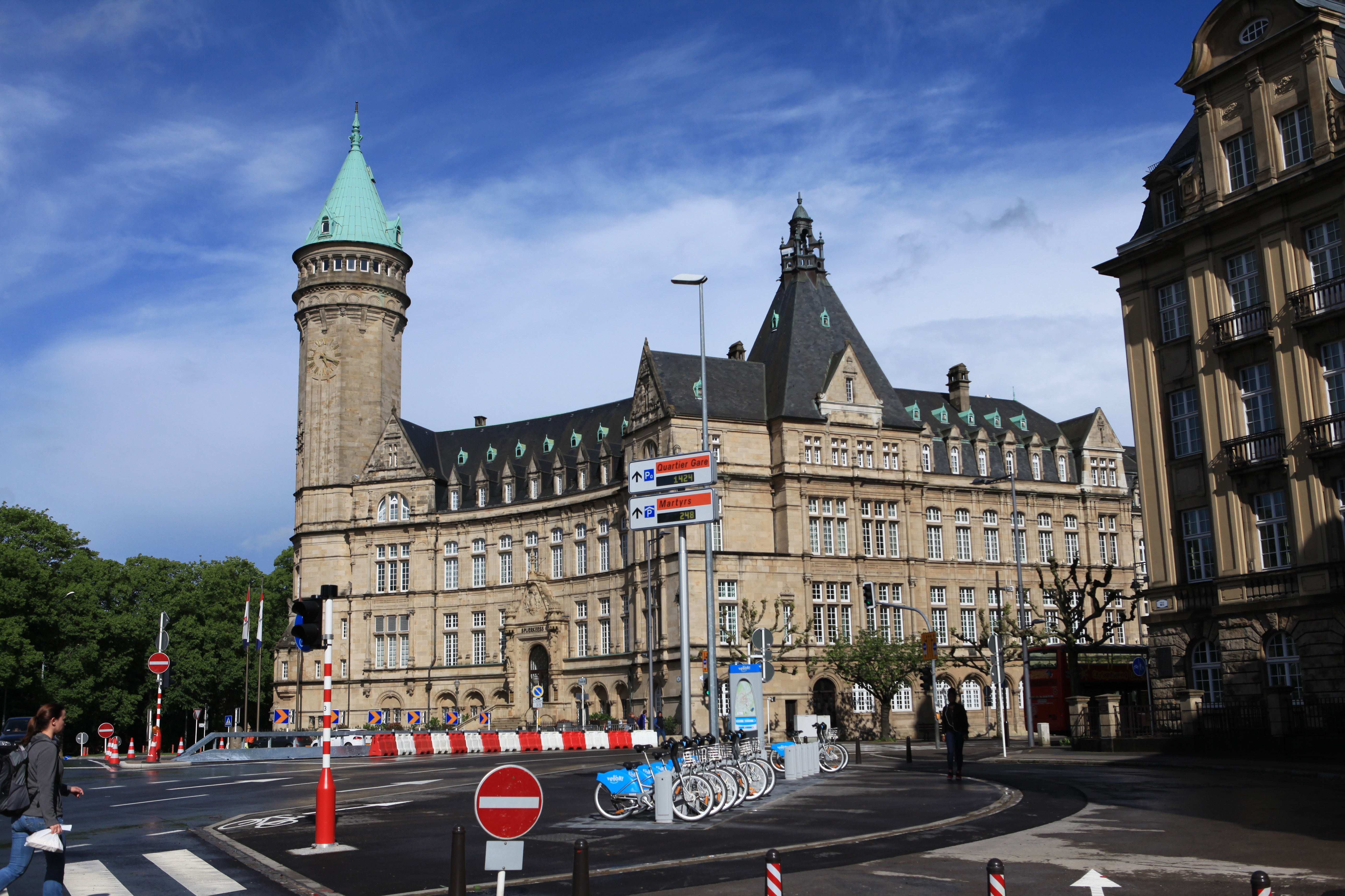卢森堡大公国,简称卢森堡,位于欧洲西北部,被邻国法