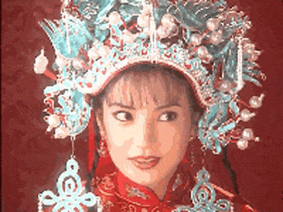 《还珠格格》里面最叫人印象深刻的除了大明湖畔的紫薇,就是一掀盖头