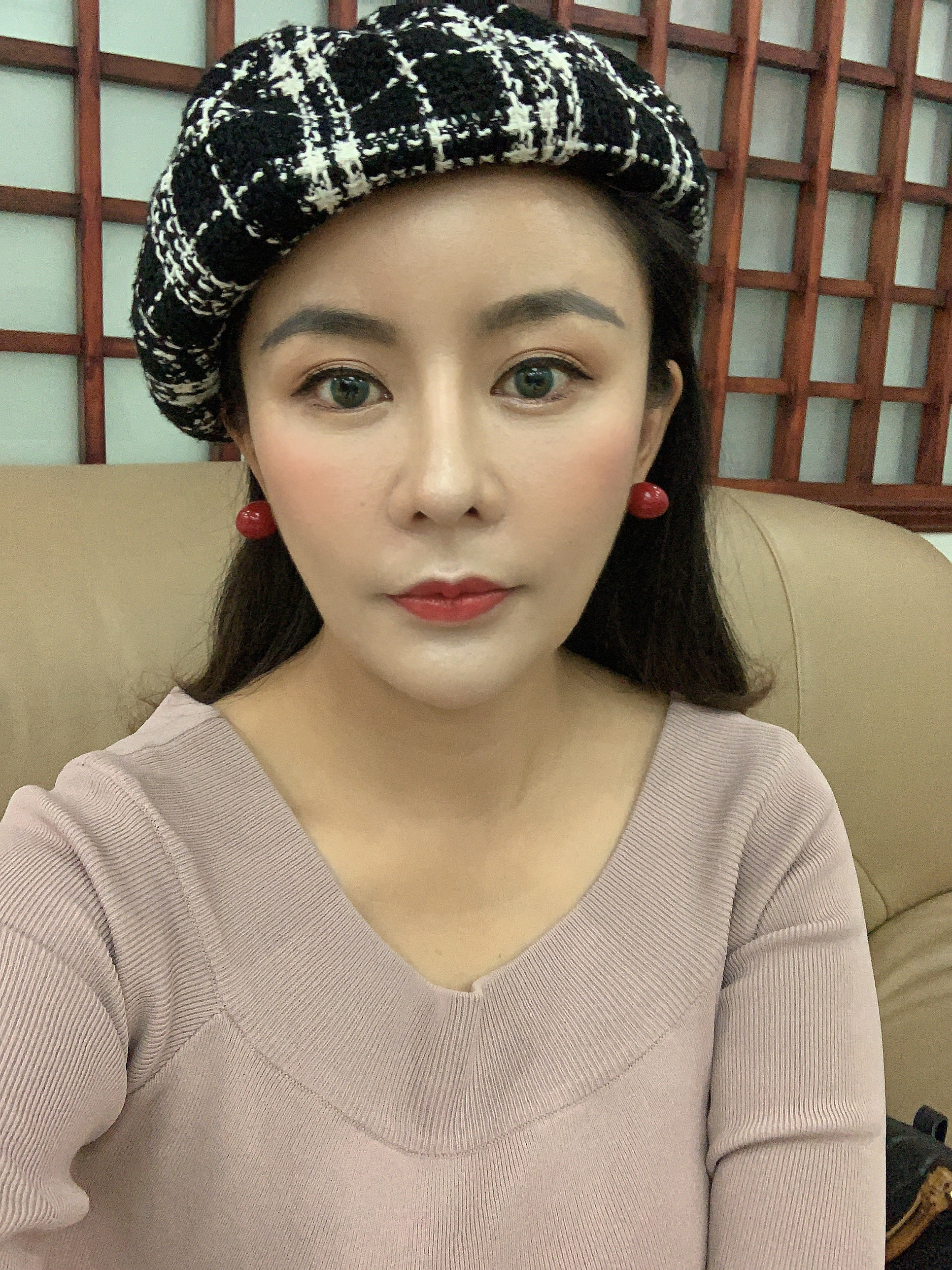 这样子算五官太紧凑吗?我不明白是啥意思?