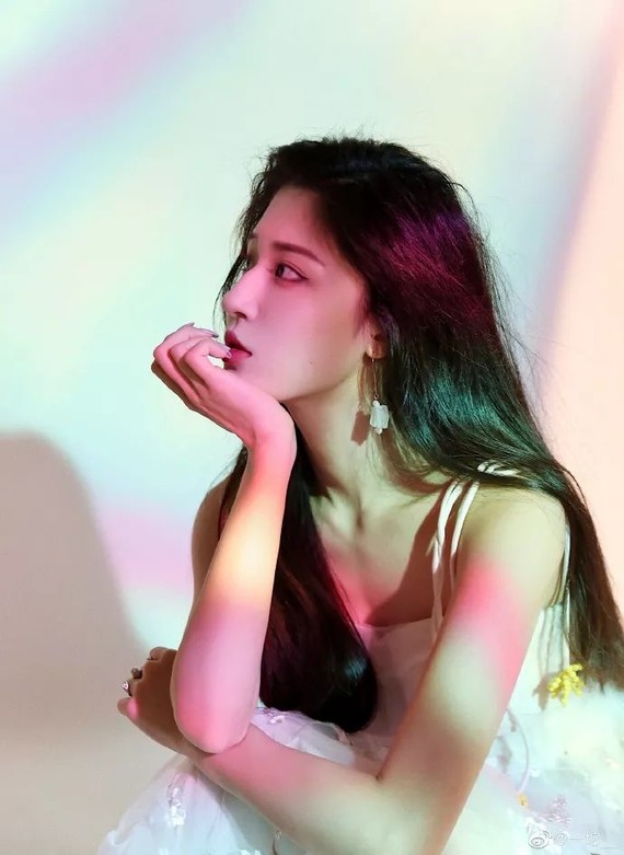 一坨本名叫于雯,今年20岁,正在上大学,学的是表演专业,挖酱曾经安利过