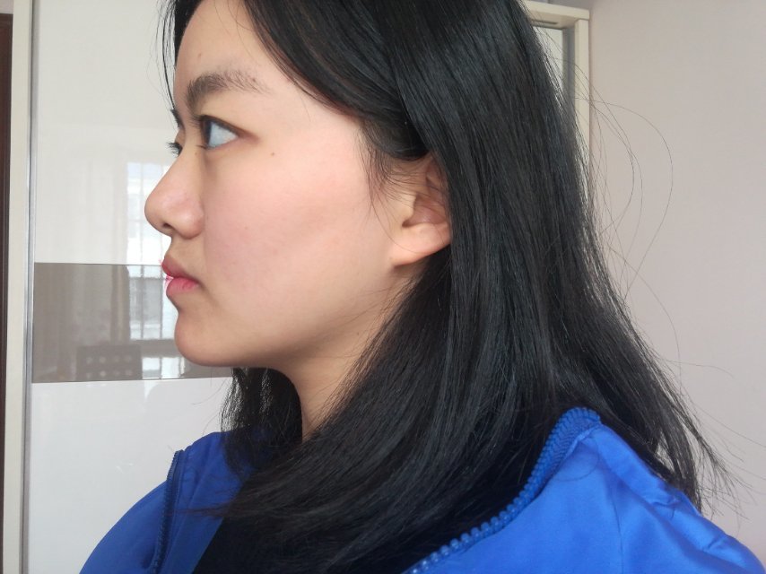 得好像还过得去吧 但是总感觉笑起来就会丑一大截 而且侧脸太丑太丑了