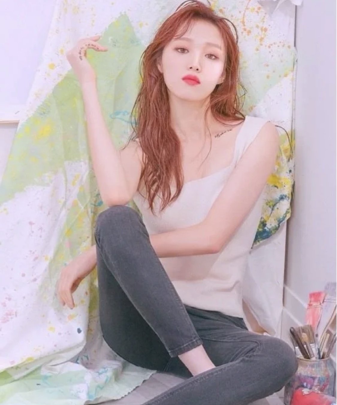 今天偶然刷到李圣经机场素颜生图了