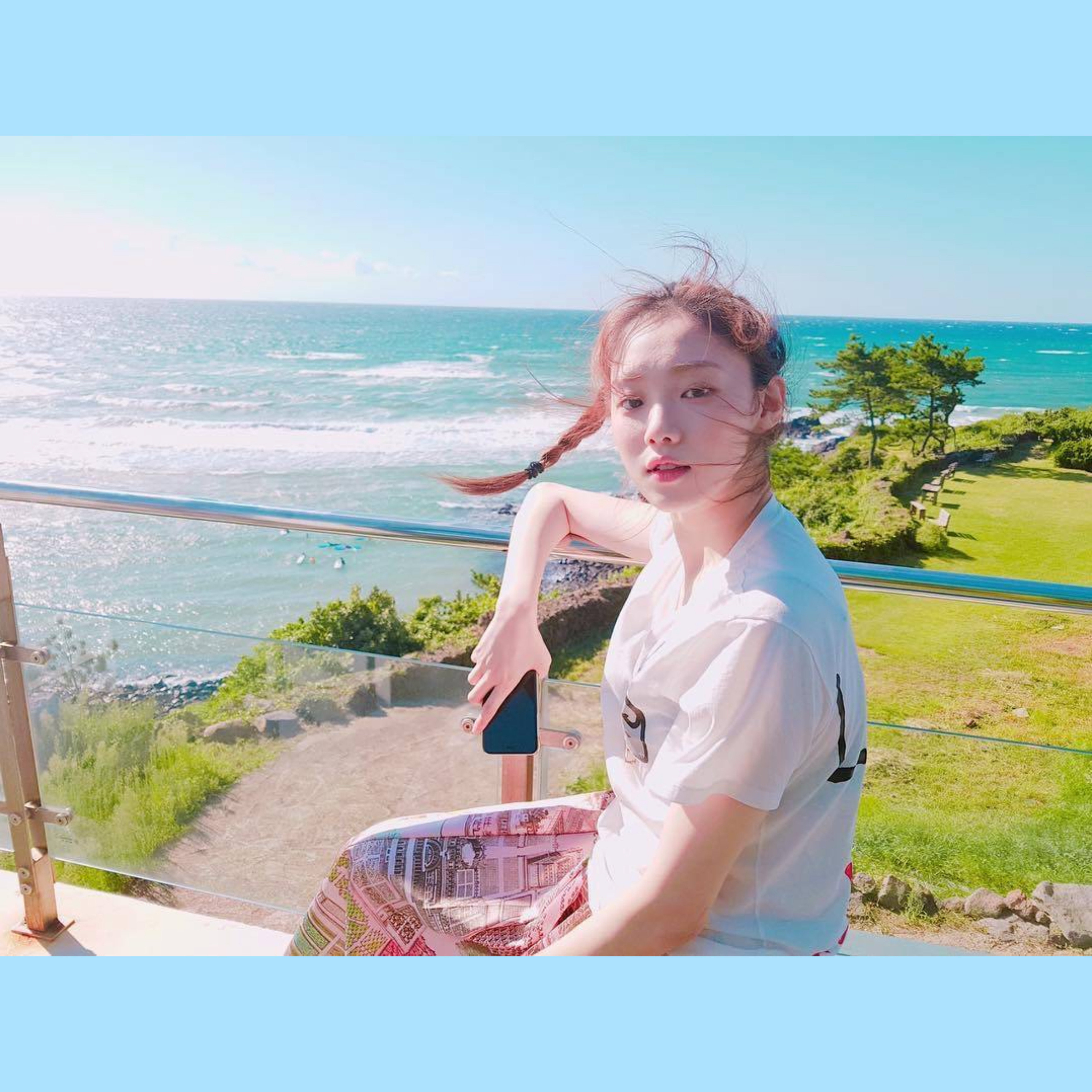 今天偶然刷到李圣经机场素颜生图了