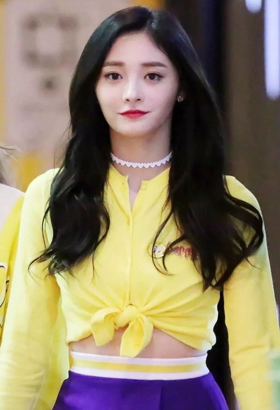 周洁琼的脖子程度要比孔雪儿更严重