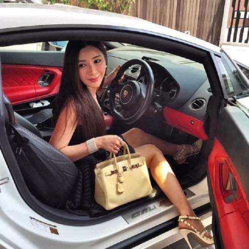 新加坡第一名媛蔡欣颖,女人也可以漂亮地从豪门,小到爱马仕包包,大到