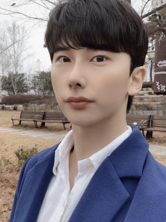 而且鼻尖也不翘,这个鼻型让人显得凶,其实我是个温柔的男生呢!