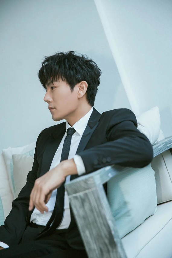 张东升拍了拍你一起去爬山吗