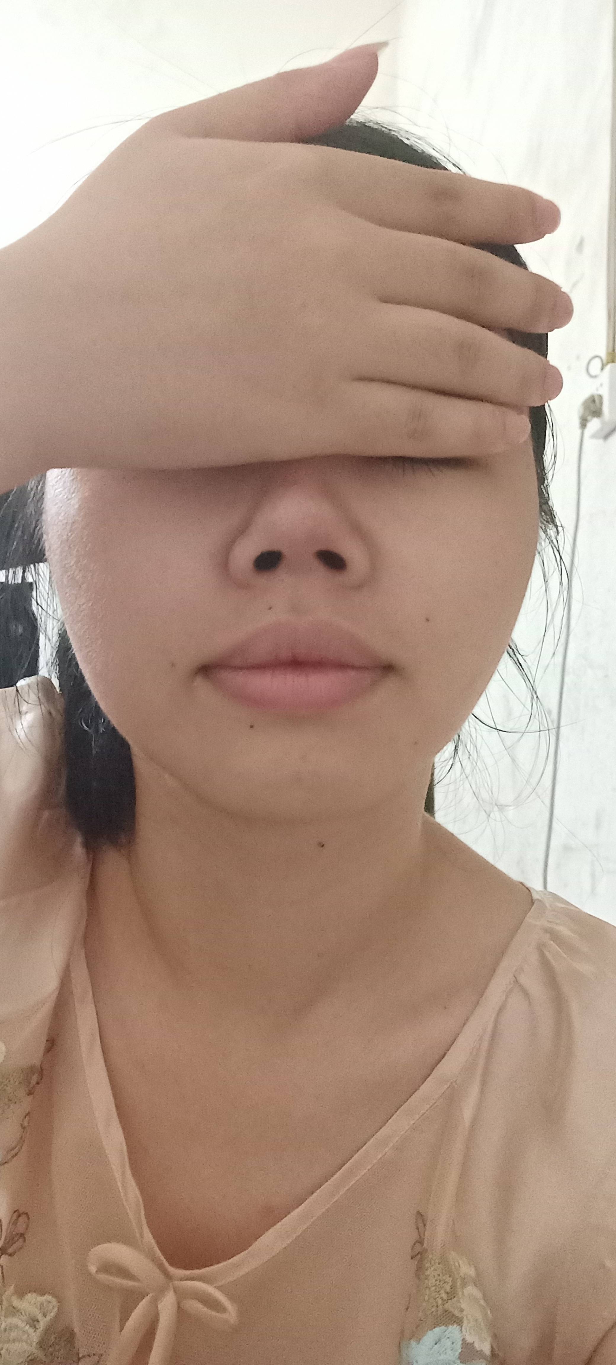 下半张脸才是bug ,上下半边脸风格都不一样