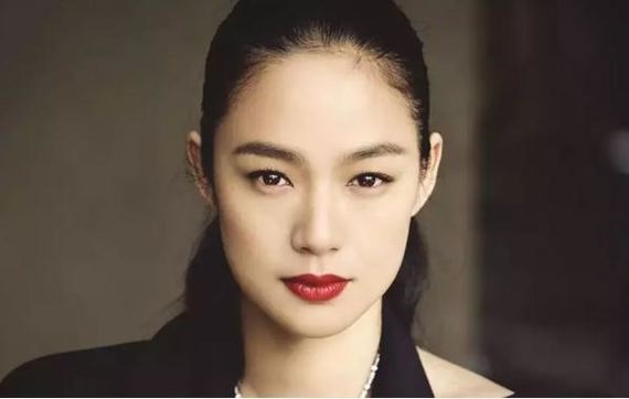 正常的额头侧面:高点靠上,平滑过度到眉骨