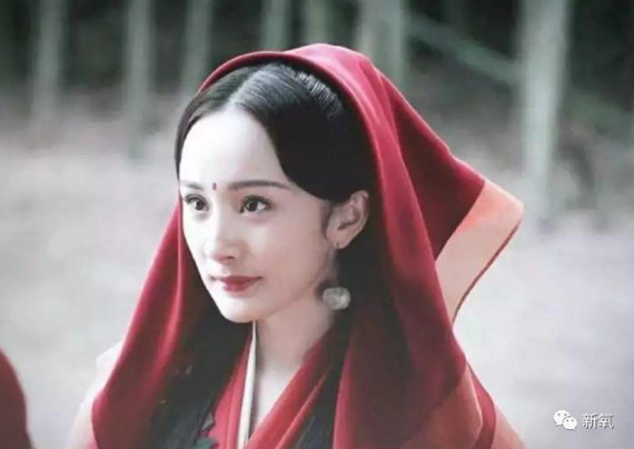杨幂眉心的朱砂痣《雄霸天下》中第二梦因为这颗伤疤变成另外一个人