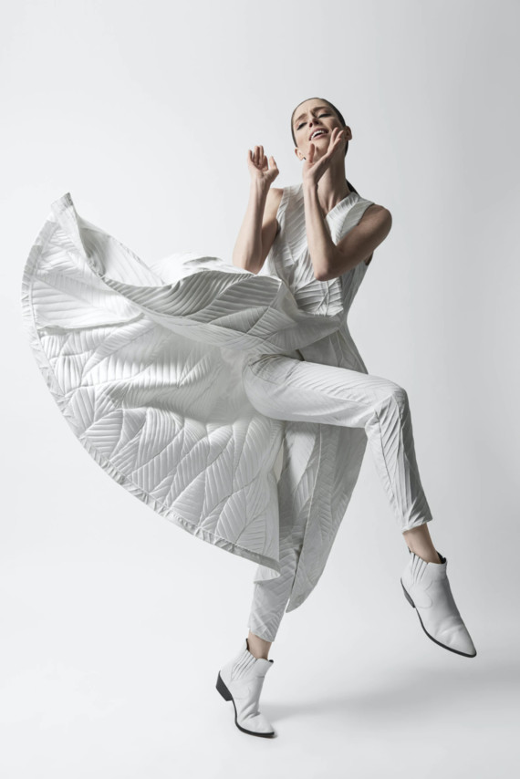 逆袭剧本第一人套垃圾袋在村头走秀被500万人围观还一夜爆红封神了