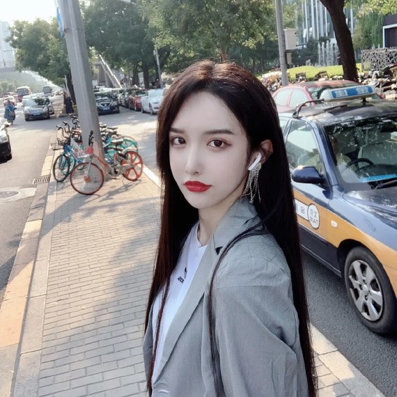 女装大佬艾比撒谎做变性手术被揭穿?