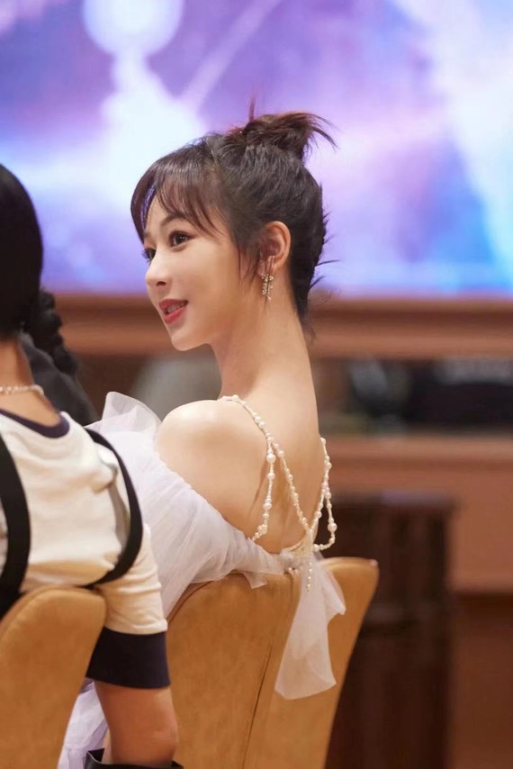 女明星的肩颈线真的都太绝了吧75157515线条流畅弧度圆_圈子